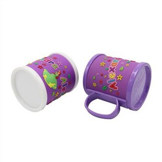 Skodelica za kavo z risanimi motivi